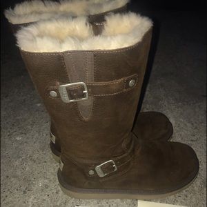Youth Kensington Ugg size 5 in EUC